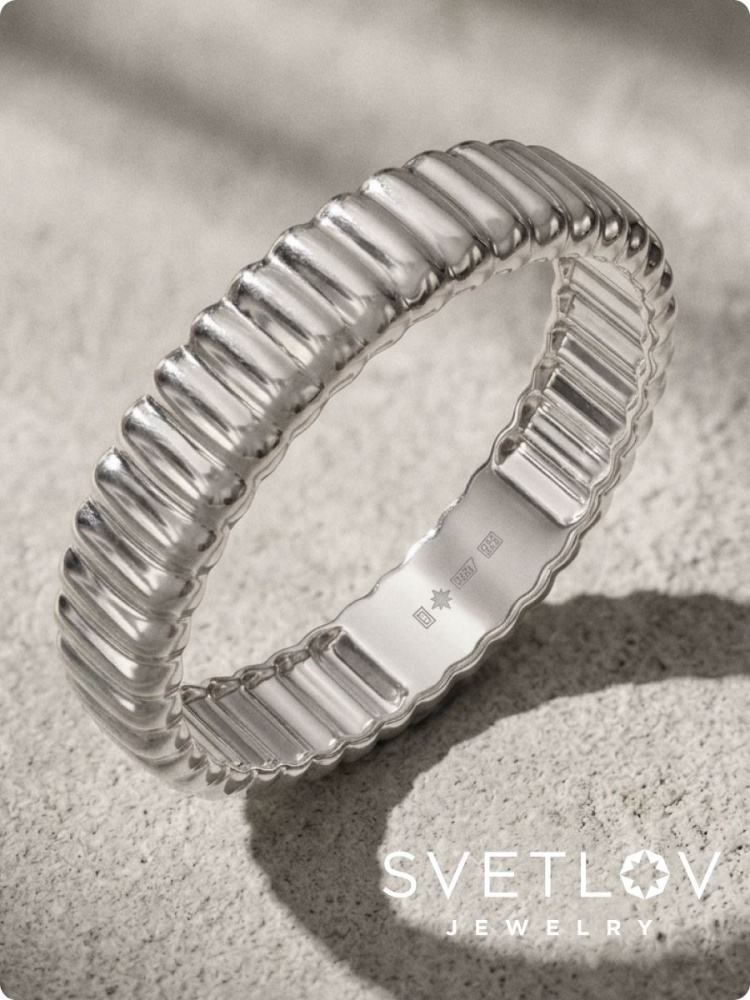 Серебряное кольцо 925 без камней фактурное из Италии 